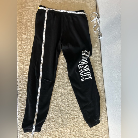 Taylor Swift Eras Tour Black Fleece Sweatpants Size XL - Picture 7 of 8